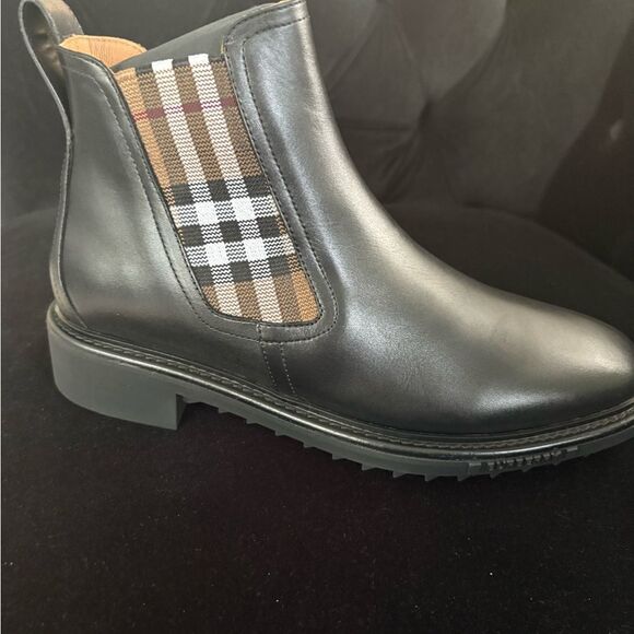 Brand new w/ box Burberry Black Leather Boots with Plaid Accent size Us 7 - Picture 2 of 12